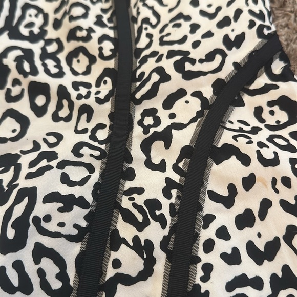 White House black market white and black cheetah print top k - Picture 3 of 7